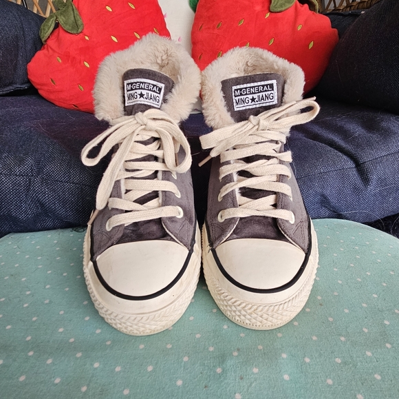 Fluffy Gray Converse Like Sneakers Size 7 - Picture 2 of 6